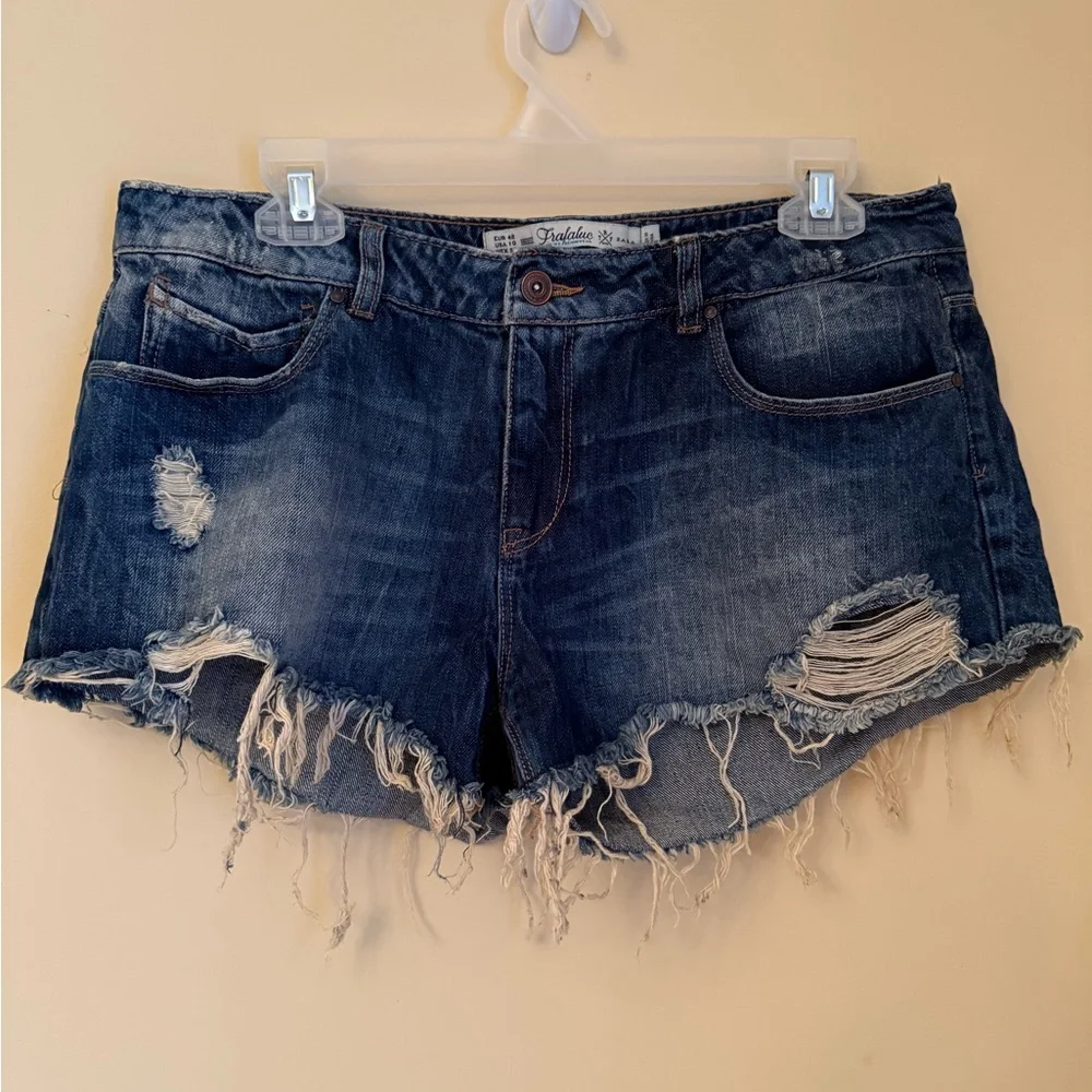 Distressed‎ Denim Shorts